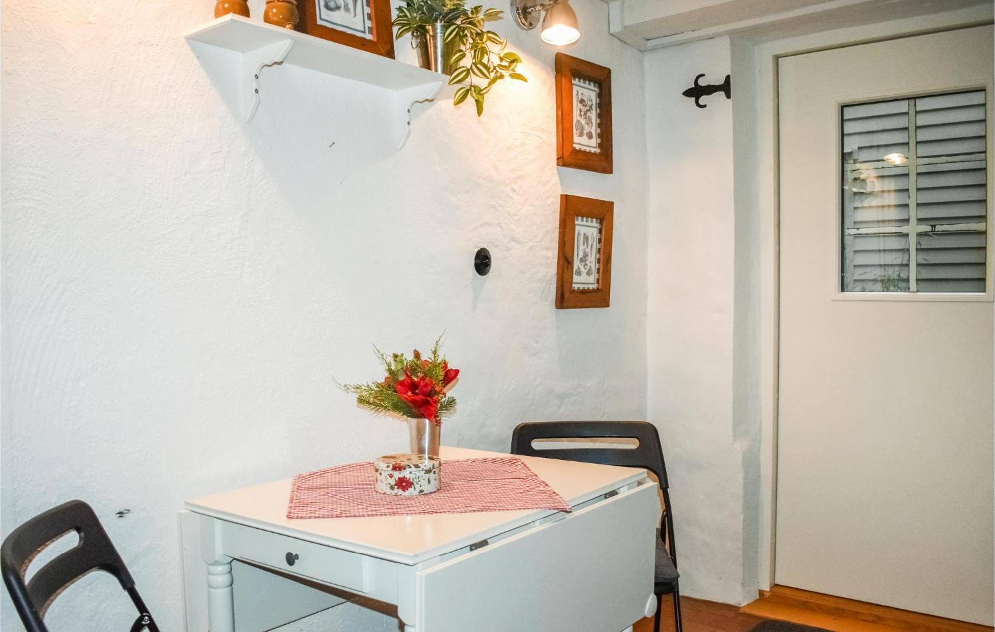 1 Bedroom Amazing Apartment In Истад Экстерьер фото